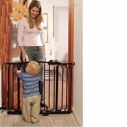 DreamBaby L790 Hallway Security Gate with 2 Free extensions, Black